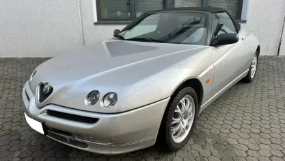 Usata Alfa Romeo Spider 144 CV (105 kW) 1998 Grigio Cabrio