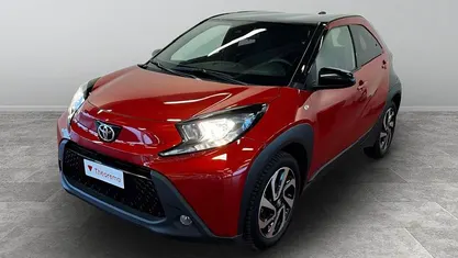 Chilli red black Usata 2023 Toyota Aygo X Trend SUV | 14.790 € (Buon prezzo)