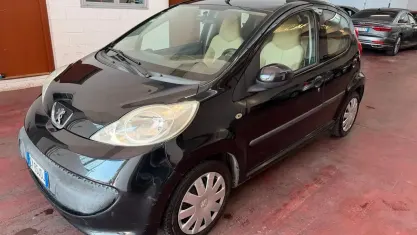 Usata Peugeot 107 68 CV (50 kW) 2006 Nero Utilitaria