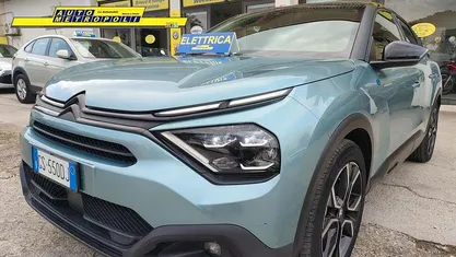 Begagnad Citroën e-C4 Feel 100 kW (136 HK) 2024 Grön Sedan