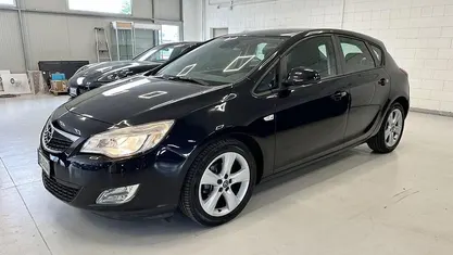 Usata Opel Astra Cosmo 116 CV (85 kW) 2011 Berlina