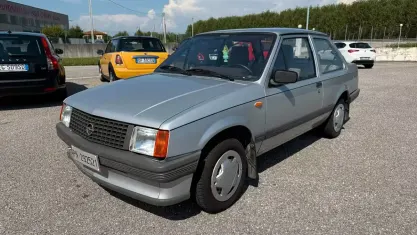 Usata Opel Corsa 45 CV (33 kW) 1983 Grigio Berlina