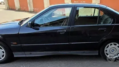 Usata BMW 318 Efficient Dynamics 113 CV (83 kW) 1992 Nero Berlina