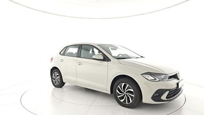 Używany VW Polo Life 95 KM (69 kW) 2023 Beżowy Hatchback