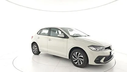 Usata VW Polo Life 95 CV (69 kW) 2023 Beige Utilitaria