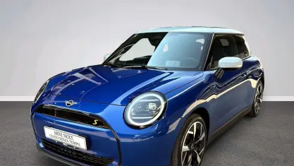 Usata Mini Cooper SE Classic 160 kW (218 CV) 2025 Blu/azzurro Utilitaria