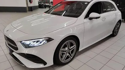 Bianco Usata 2024 Mercedes A180 AMG Line Premium Due volumi | 33.400 € (Buon prezzo)