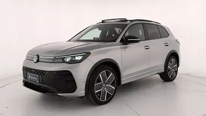 Nuova VW Tiguan R-line Plus 150 CV (110 kW) 2026 Dolomite silver metallizzato SUV