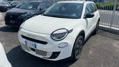 Usata Fiat 600 145 CV (106 kW) 2025 Bianco SUV