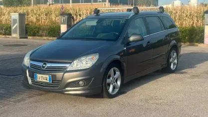 Usata Opel Astra Cosmo 125 CV (91 kW) 2010 Grigio Station wagon