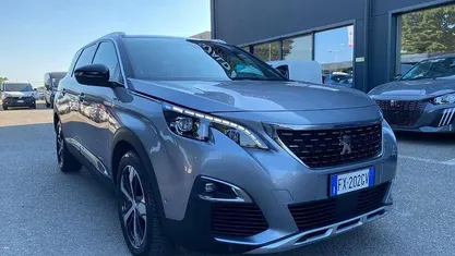 Grigio Usata 2019 Peugeot 5008 GT-line Monovolume | 18.500 € (Buon prezzo)