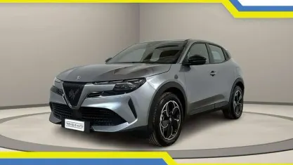 Nuova Alfa Romeo Junior 114 kW (156 CV) 2025 Beige / metallizzato SUV