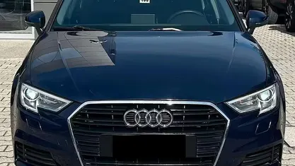 Usata Audi A3 Business 150 CV (110 kW) 2019 Blu Berlina