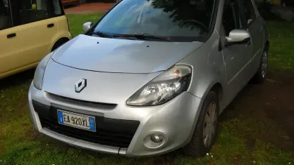 Usata Renault Clio II 85 CV (62 kW) 2010 Grigio Berlina