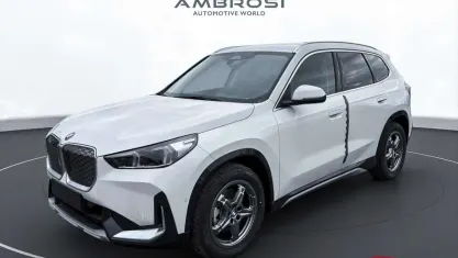 Usata BMW iX1 xLine 150 kW (204 CV) 2025 Alpin white pastello SUV