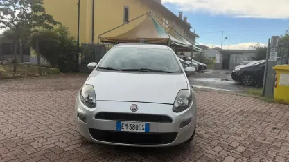 Usata Fiat Punto Lounge 77 CV (56 kW) 2012 Grigio Utilitaria