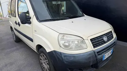 Usata Fiat Doblò Active 103 CV (75 kW) 2009 Marrone Monovolume