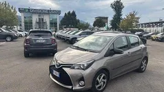 Grigio scuro Usata 2015 Toyota Yaris Hybrid Cool Due volumi | 8500 € (Ottimo prezzo)