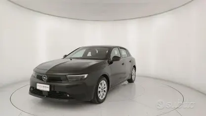 Usata Opel Astra Edition 110 CV (80 kW) 2023 Nero Utilitaria