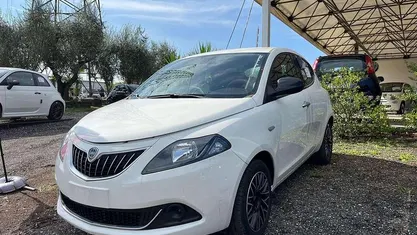 Usata Lancia Ypsilon S 70 CV (51 kW) 2024 Grigio Utilitaria