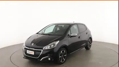 Usata Peugeot 208 Signature Sky 83 CV (61 kW) 2019 Nero Utilitaria