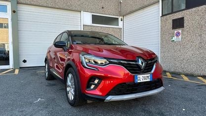 Usado Renault Captur Intens 102 CV (75 kW) 2023 Rojo SUV
