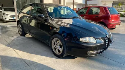 Usata Alfa Romeo 147 Distinctive 140 CV (102 kW) 2003 Nero Utilitaria