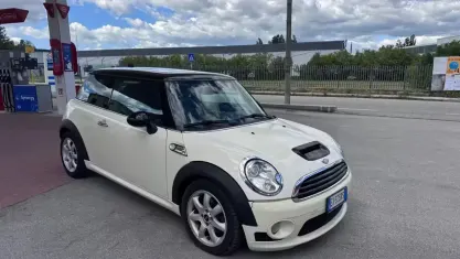 Usata Mini Cooper D 90 CV (66 kW) 2010 Beige Utilitaria