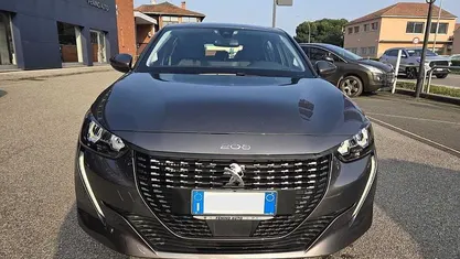 Usata Peugeot 208 Allure 101 CV (74 kW) 2020 Utilitaria