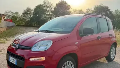 Usata Fiat Panda Lounge 85 CV (62 kW) 2013 Rosso Utilitaria