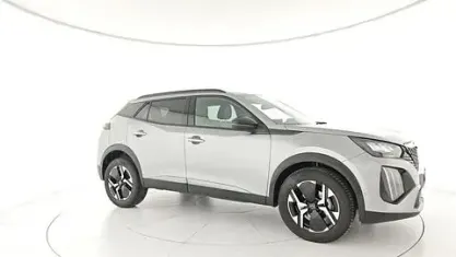 Usata Peugeot 2008 Allure 102 CV (75 kW) 2025 Argento SUV