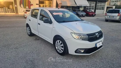 Usata Dacia Sandero Ambiance 75 CV (55 kW) 2017 Bianco Berlina