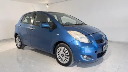 Usata Toyota Yaris 90 CV (66 kW) 2011 Blu Utilitaria