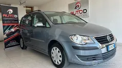 Grigio Usata 2009 VW Touran Monovolume | 2999 € (Buon prezzo)