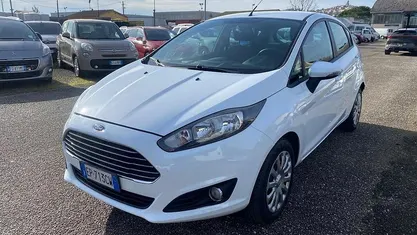 Usata Ford Fiesta 75 CV (55 kW) 2013 Bianco Utilitaria