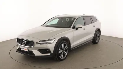 Usata Volvo V60 CC Business Edition 190 CV (139 kW) 2019 Argento Station wagon