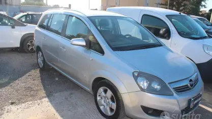 Usata Opel Zafira Edition 110 CV (80 kW) 2011 Grigio Monovolume