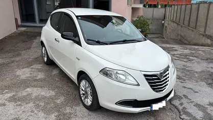 Usata Lancia Ypsilon Gold 95 CV (69 kW) 2014 Utilitaria