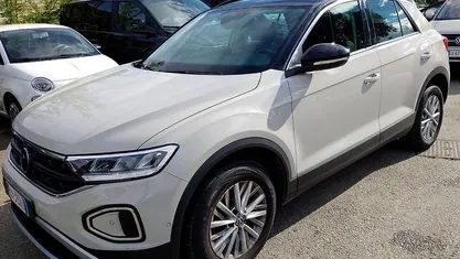 Beige Usata 2023 VW T-Roc Life SUV | 20.900 € (Buon prezzo)