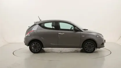 Usata Lancia Ypsilon Silver 70 CV (51 kW) 2022 Grigiogrigio Utilitaria