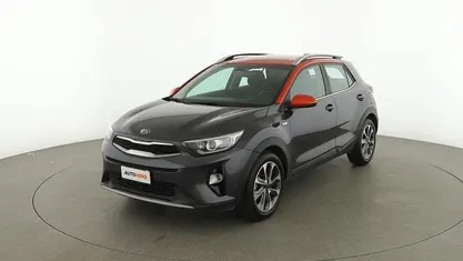 Usado Kia Stonic Style 100 CV (73 kW) 2019 Gris SUV
