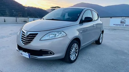 Usata Lancia Ypsilon Silver 69 CV (50 kW) 2014 Grigio Utilitaria