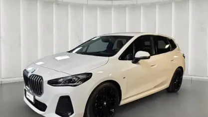 Begagnad BMW 218 Active Tourer M Sport 150 HK (110 kW) 2025 Vit Minibuss