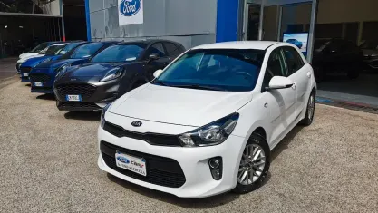 Usata Kia Rio 84 CV (61 kW) 2019 Bianco Berlina