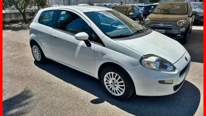 Usata Fiat Punto Lounge 69 CV (50 kW) 2013 Bianco Utilitaria