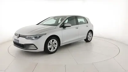 Begagnad VW Golf VIII Life 110 HK (80 kW) 2020 Silver Sedan