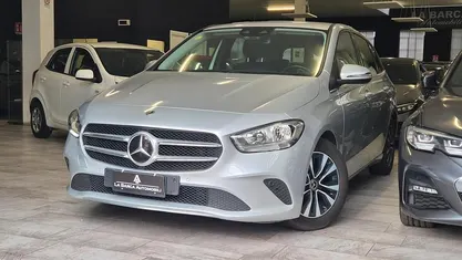 Usata Mercedes B180 Business 115 CV (84 kW) 2020 Grigio Monovolume