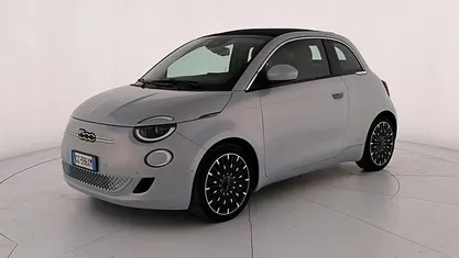 Usata Fiat 500e Passion 86 kW (118 CV) 2020 Grigio ghiacchio Cabrio