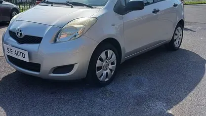 Usata Toyota Yaris 69 CV (50 kW) 2010 Argento Utilitaria