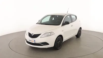 Usata Lancia Ypsilon Silver 70 CV (51 kW) 2018 Bianco Utilitaria